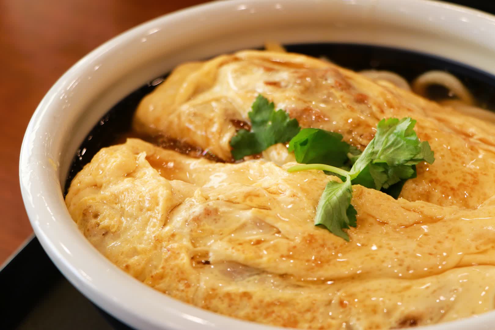 丸亀製麺の「だし玉肉づつみうどん」