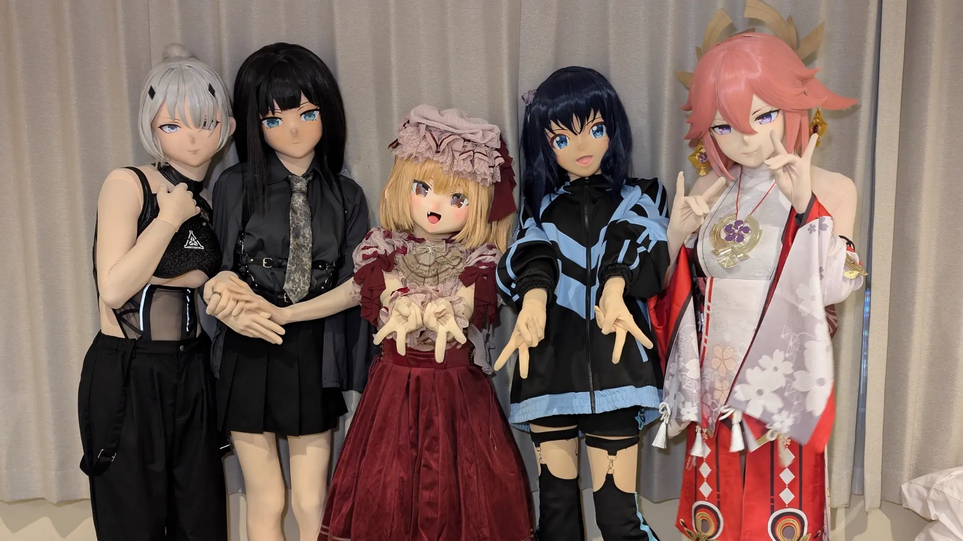 左からTeeさん・えてのわさん・Milliaさん・Osumi Akari・ここのクマさんの集合写真。ここのクマさん（ https://twitter.com/kig_kokonokuma ）撮影。2025/09/07 東京都にて。